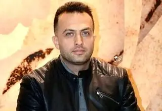 تاج گل‌های مزار همایون ارشادی را مصطفی زمانی پرپر کرد+ویدیو