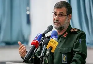 سردار تنگسیری: کشتی تجاری را تبدیل به ناو موشک بر کردیم/ آمریکا هم قبلاً کشتی تجاری را تبدیل به ناو پهپادبر کرد
