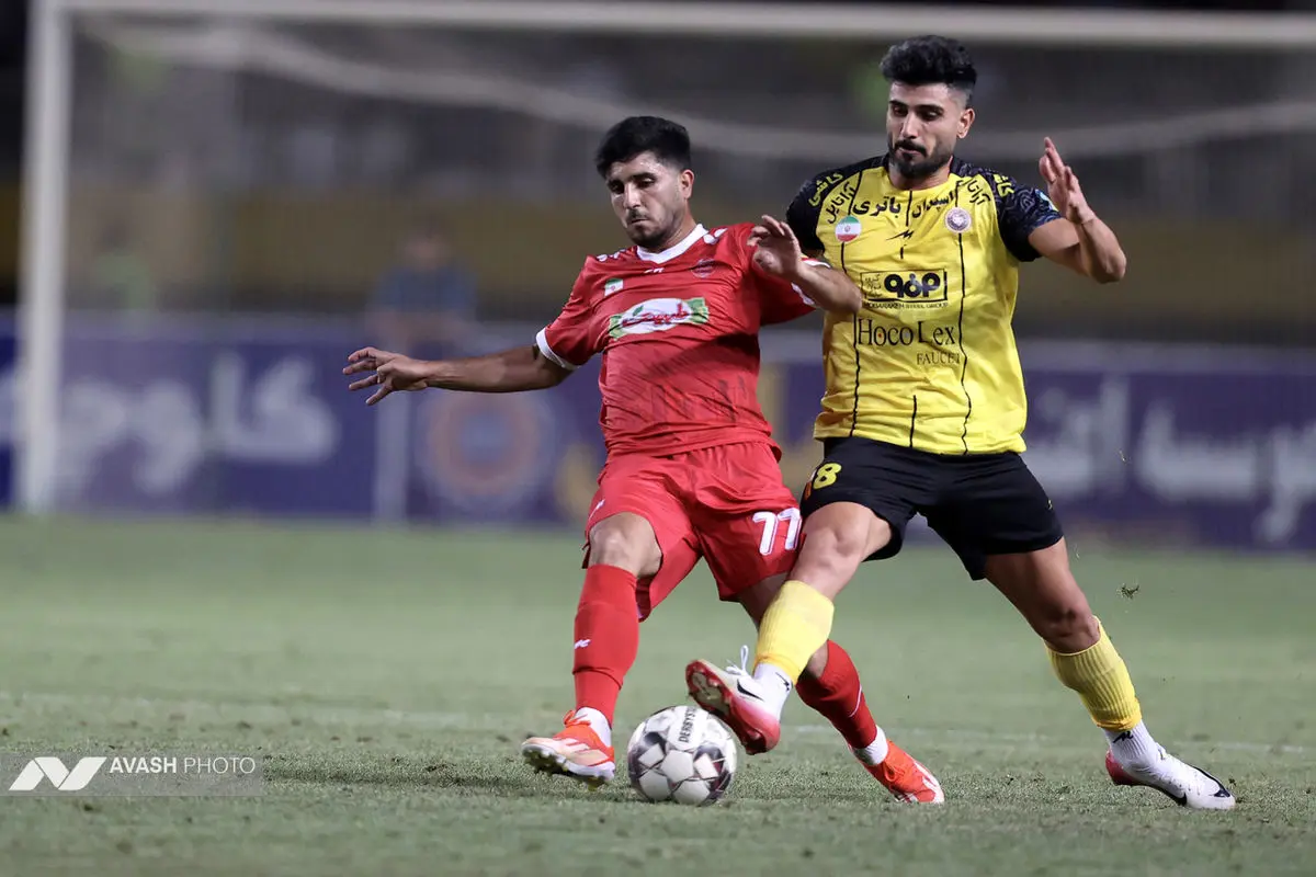 دیدار تیم های فوتبال سپاهان اصفهان و پرسپولیس تهران