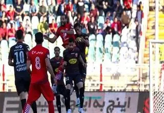 گل اول تراکتور به پرسپولیس توسط حسین‌زاده+ویدیو