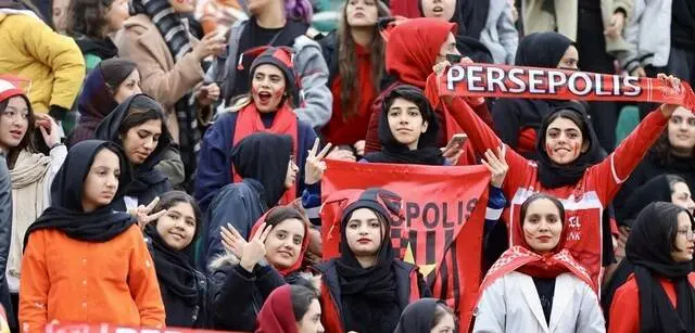 خدمت‌رسانی اتوبوسرانی برای بانوان تماشاگر فوتبال پرسپولیس و سپاهان