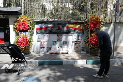 یادمان کودکان شهید مدرسه میناب روبروی سفارت اسپانیا