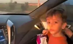 نجات زیبا و جانانه پسربچه جامانده در جاده 