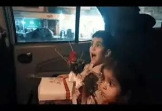 لحظه جذاب غافلگیری مأمور پلیس در کف خیابان! + فیلم