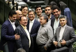 باید به دولت فرصت داد/ استیضاح همتی مشکلی را حل نمی‌کند
