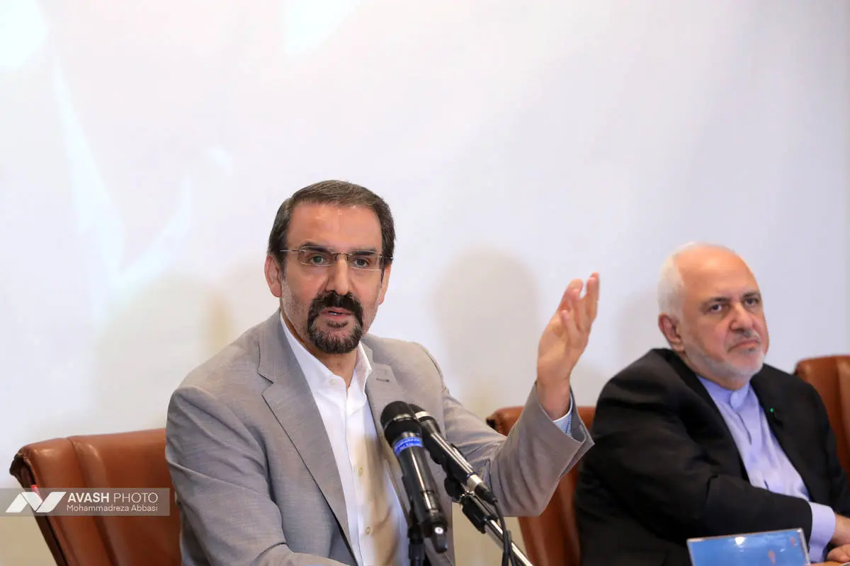 تفاوت ماسک و ظریف در وطن پرستی ظریف است/ پزشکیان نمیخواست ظریف از دولت برود