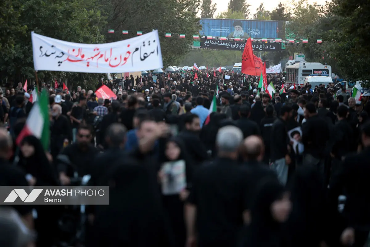 مراسم وداع با رهبر شهید انقلاب و اقامه نماز بر پیکرهای مطهر شهدا - ۲