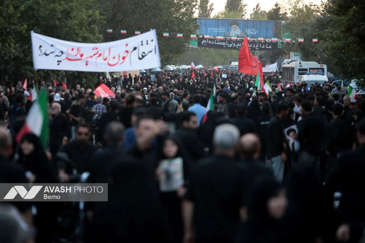 مراسم وداع با رهبر شهید انقلاب و اقامه نماز بر پیکرهای مطهر شهدا - ۲
