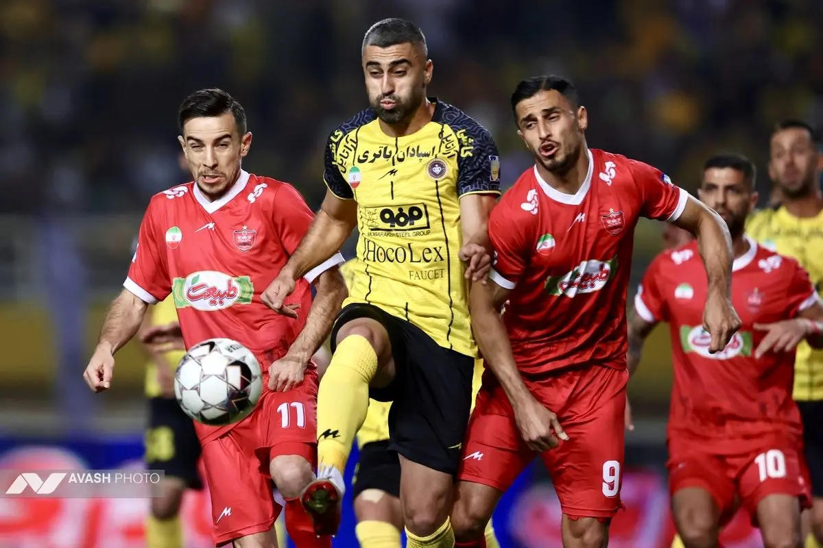 دیدار تیم های فوتبال سپاهان اصفهان و پرسپولیس تهران