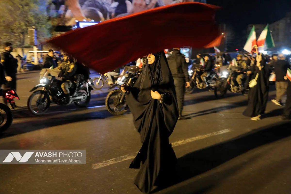 هفتمین شب تجمع مردم تهران در سوگ رهبر شهید