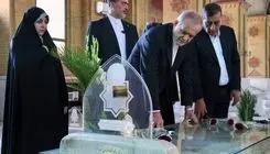 پزشکیان و اعضای هیات دولت به مقام شهدا ادای احترام کردند