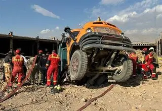 2 کشته و 2 مصدوم در حادثه سقوط کامیون