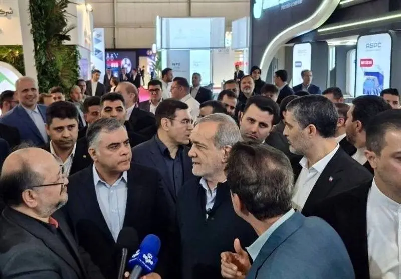 پزشکیان به نمایشگاه بین‌المللی فناوری نانو رفت 