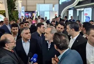 پزشکیان به نمایشگاه بین‌المللی فناوری نانو رفت 