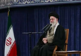 رهبر انقلاب: از دست دادن شخصیت‌های برجسته به معنی ضعیف شدن نیست