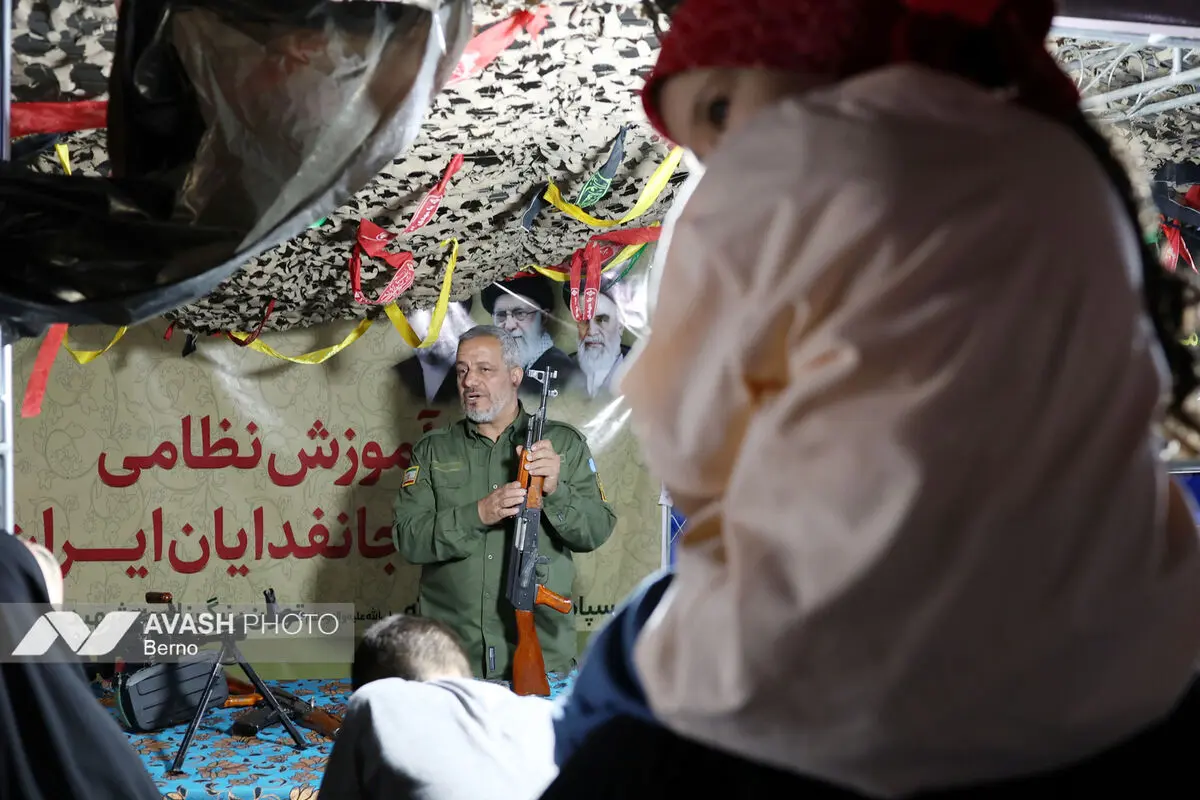 آموزش کار با سلاح در میدان ونک تهران