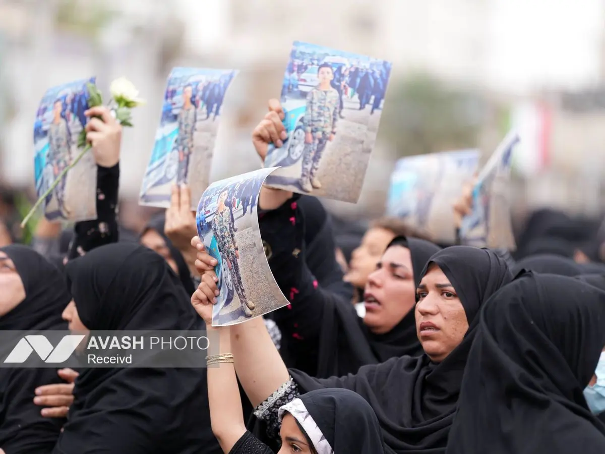 گزارش نصویری/ تشییع پیکر شهدای مدرسه میناب