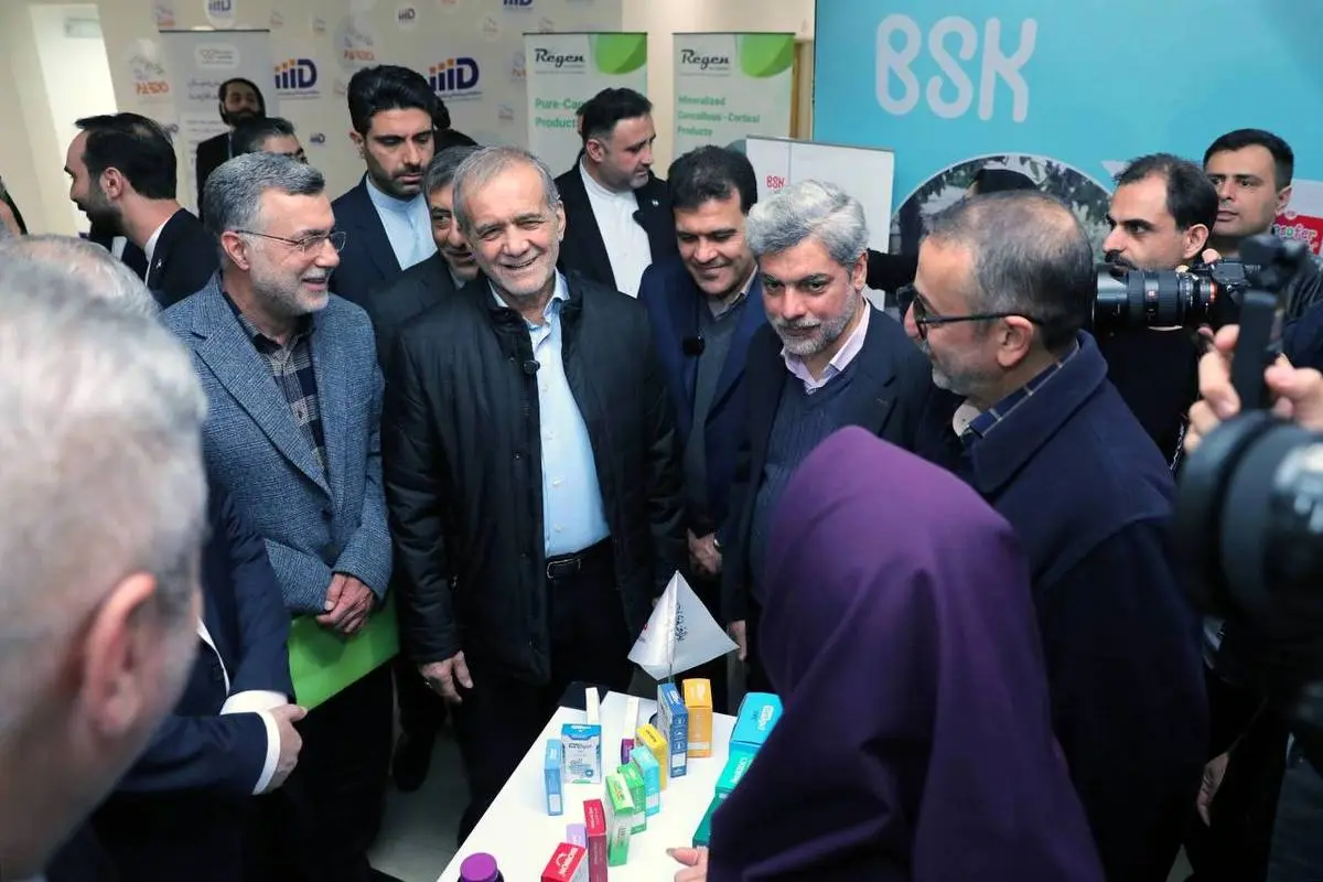 پزشکیان از نمایشگاه دارو و تجهیزات پزشکی بازدید کرد