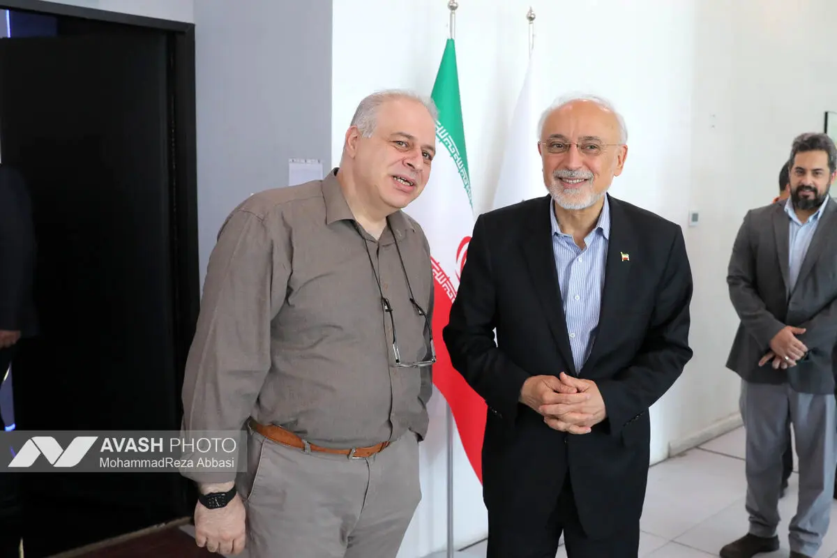 بازدید علی اکبر صالحی از تحریریه خبرگزاری آوش