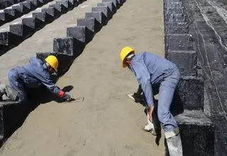 آغاز عملیات نصب سکوهای بتنی ضلع شمالی ورزشگاه آزادی