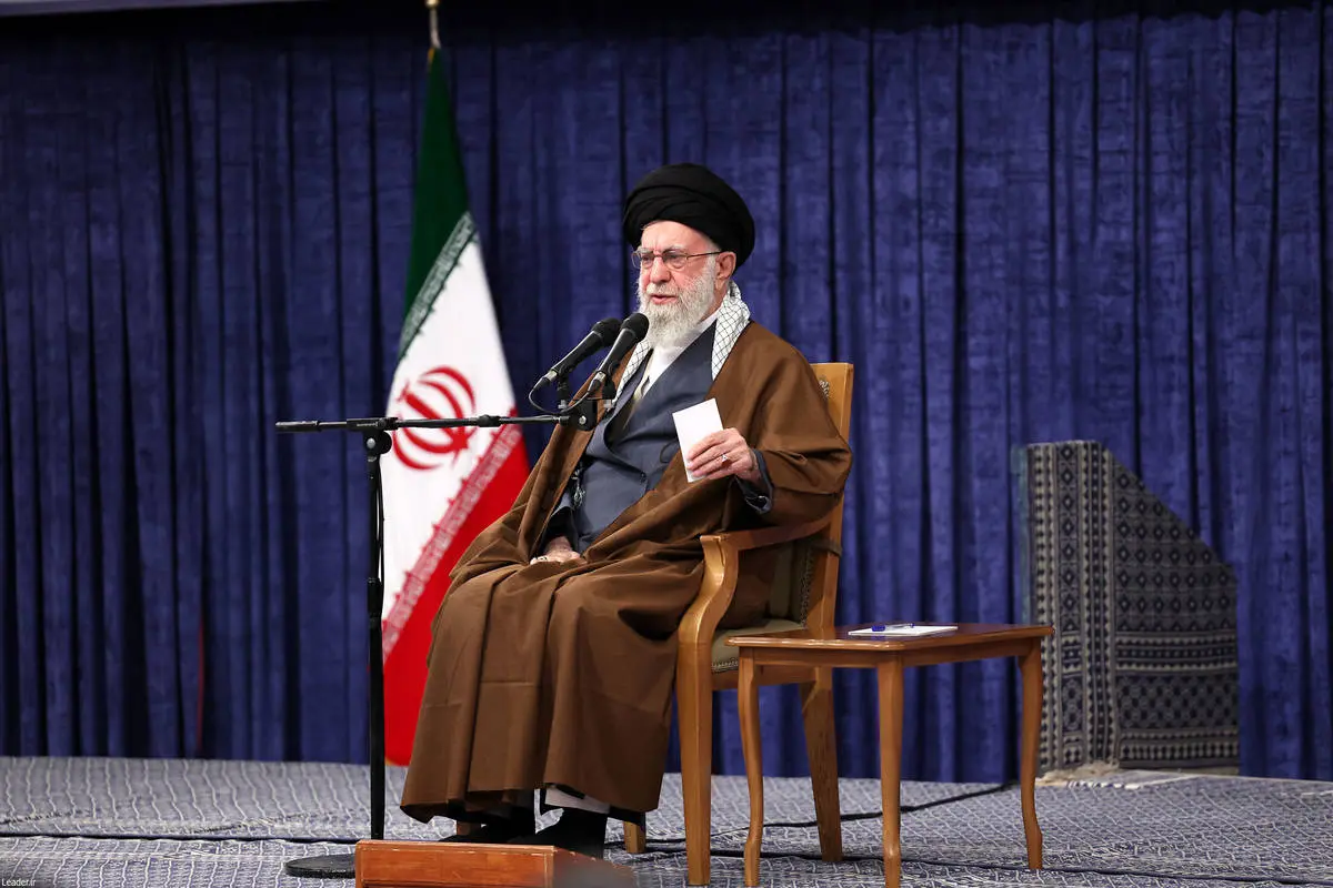 رهبر انقلاب خطاب به رئیسجمهور آمریکا: اصلاً شما چه کاره هستی؟