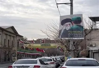 نصب بنر حمایت از سپاه مقابل سفارتخانه‌های فرانسه و ایتالیا