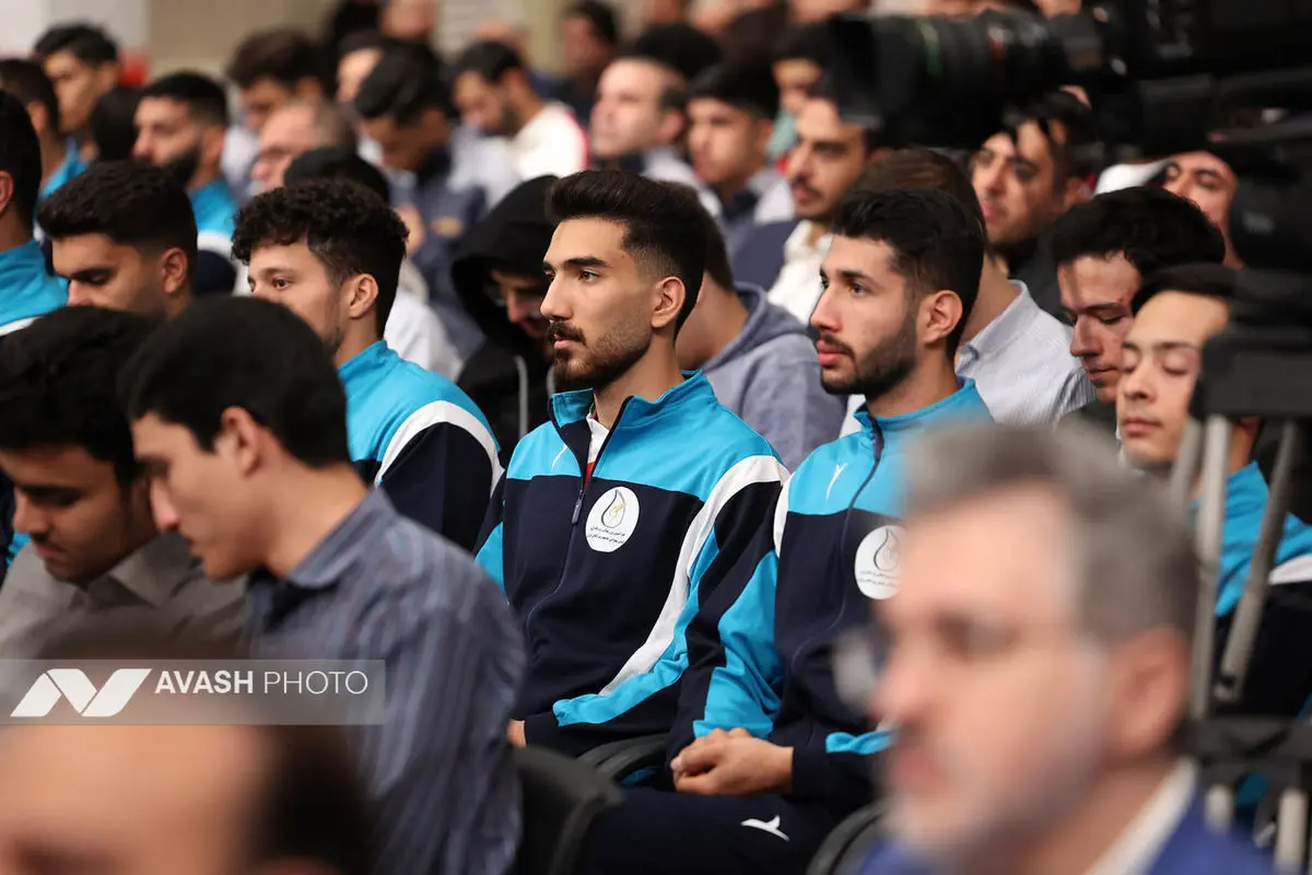 دیدار قهرمانان و مدال‌آوران ورزشی و المپیادهای علمی جهانی با رهبر انقلاب