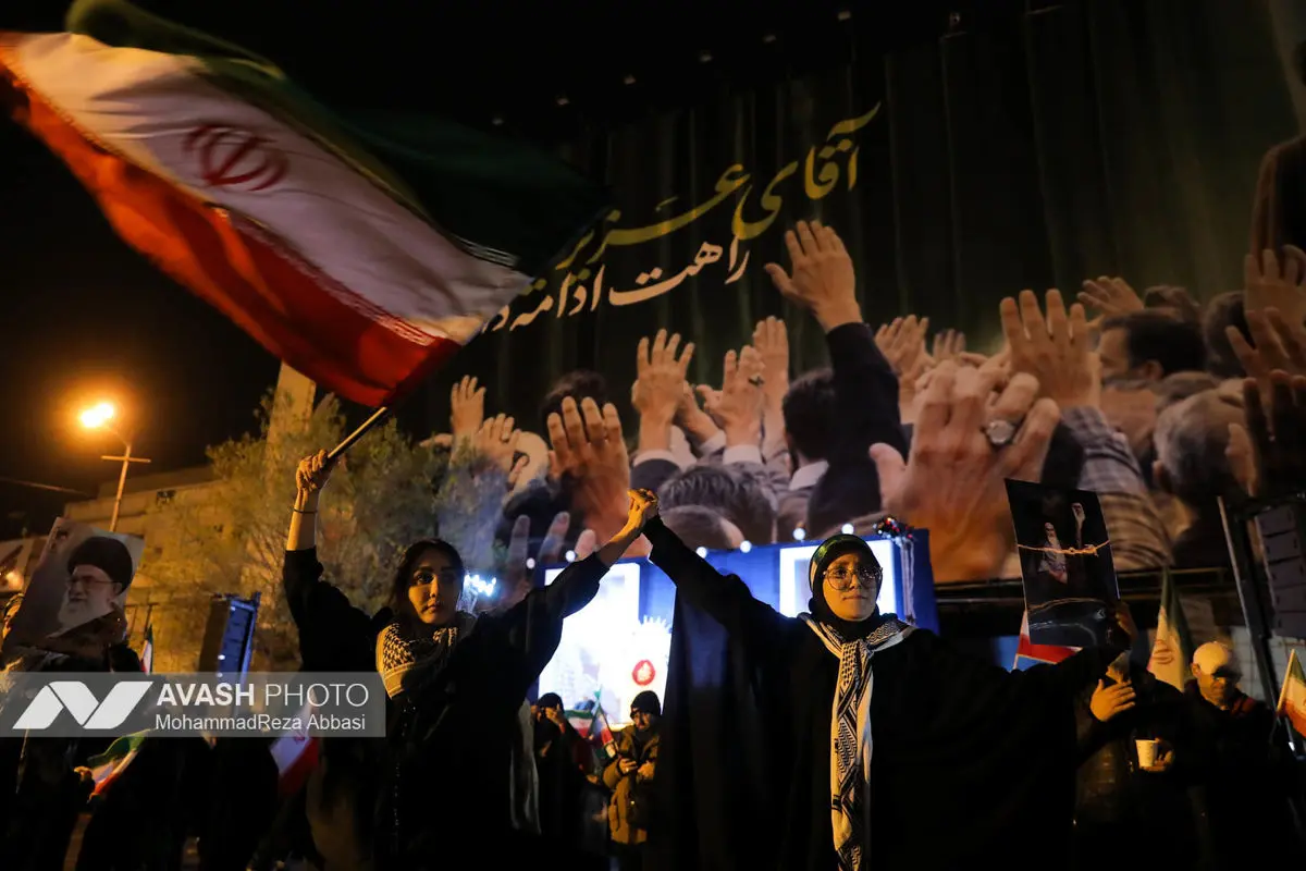 هفتمین شب تجمع مردم تهران در سوگ رهبر شهید