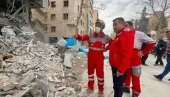حضور خستگی‌ناپذیر و شبانه‌روزی امدادگران هلال‌احمر در پهنه جنوب تهران/ از امدادگر ۱۸ تا ۶۰ ساله، همه برای آرامش مردم تلاش می‌کنند