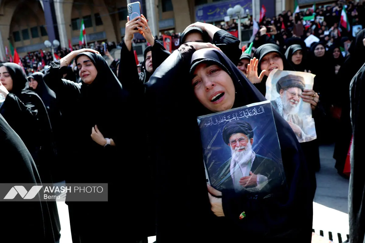 مراسم وداع با رهبر شهید انقلاب و اقامه نماز بر پیکرهای مطهر شهدا - ۲
