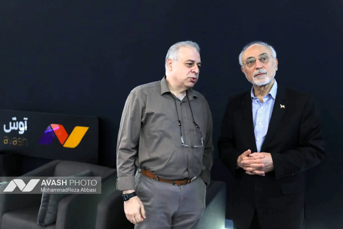 بازدید علی اکبر صالحی از تحریریه خبرگزاری آوش