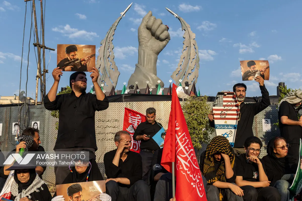 مراسم تشییع پیکر مطهر رهبر شهید انقلاب در تهران - ۴