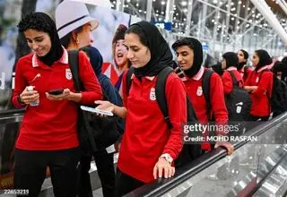 ورود اعضای تیم فوتبال بانوان به مالزی با استقبال سفیر