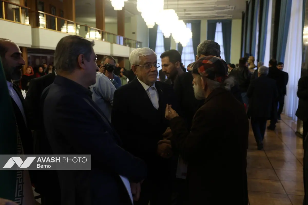 نشست جمعی از هنرمندان با معاون اول رئیس جمهور