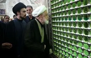 حضور مهدی کروبی در حرم امام (ره)