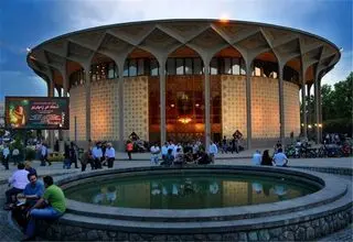 حوض تئاتر شهر تخریب نشده است