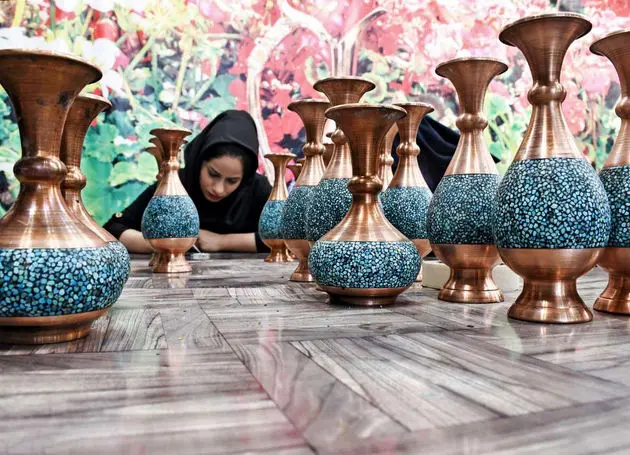  خاموشی چراغ کم جان صنایع دستی ایران زیر فشار جنگ و تورم/ فروپاشی تدریجی بازارهای هنرهای تاریخی ایرانیان 