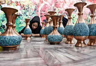  خاموشی چراغ کم جان صنایع دستی ایران زیر فشار جنگ و تورم/ فروپاشی تدریجی بازارهای هنرهای تاریخی ایرانیان 