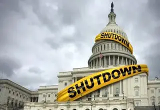 خیز ترامپ برای خالص سازی در آمریکا/ کارمندان دموکرات در معرض اخراج قرار گرفتند