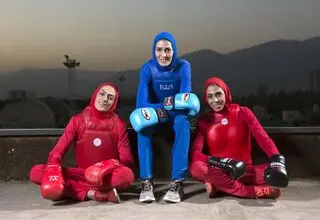 جنجال تازه خواهران منصوریان با حمله به فدراسیون ووشو؛ خودزنی با چاقو!