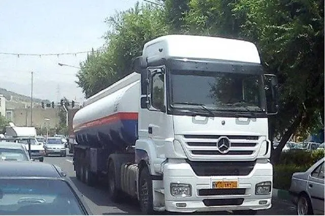 واژگونی کامیون کشنده تریلی نفت‌کش