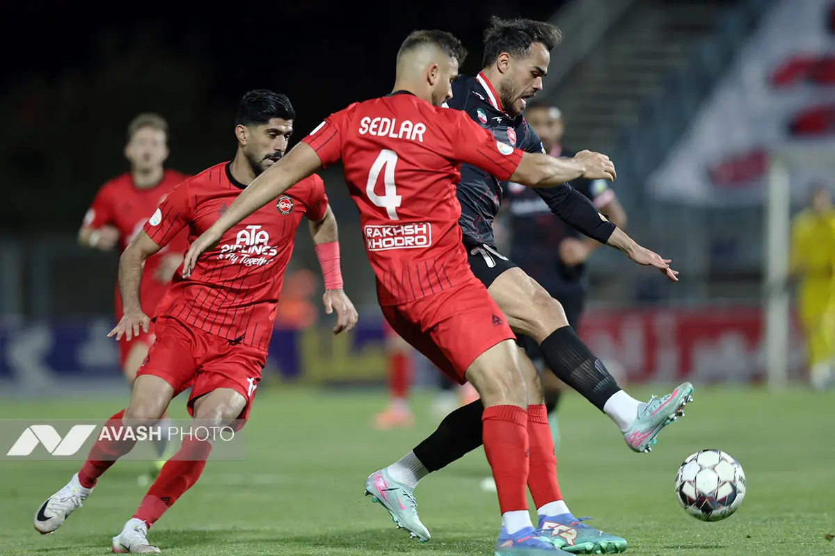 لیگ برتر فوتبال - تراکتور و پرسپولیس