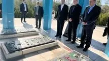 پزشکیان با حضور در یادمان شهدای گمنام به مقام شهدا ادای احترام کرد