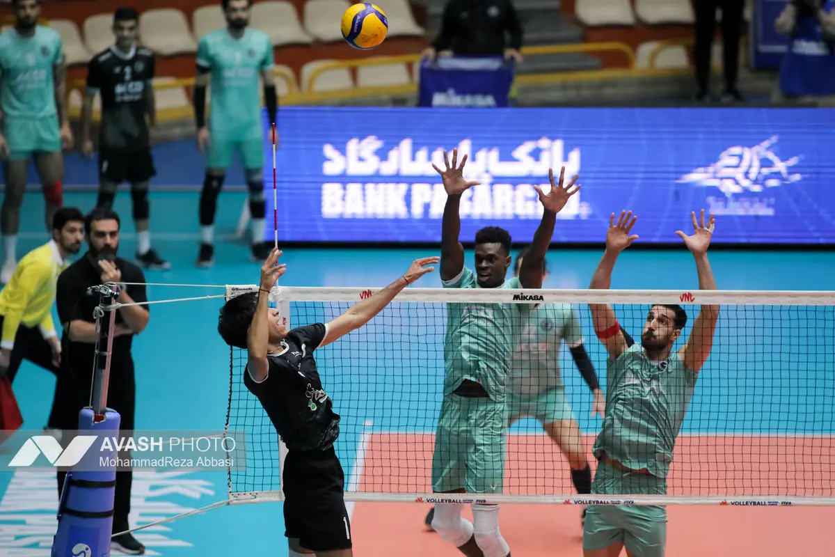 دیدار تیم های والیبال پیکان تهران و رازین پلیمر