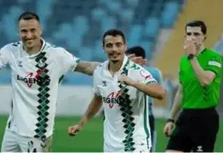 شب‌رویایی مهاجم طرد شده سپاهان در ترکیه!