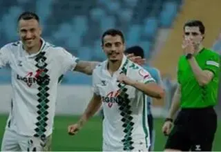 شب‌رویایی مهاجم طرد شده سپاهان در ترکیه!