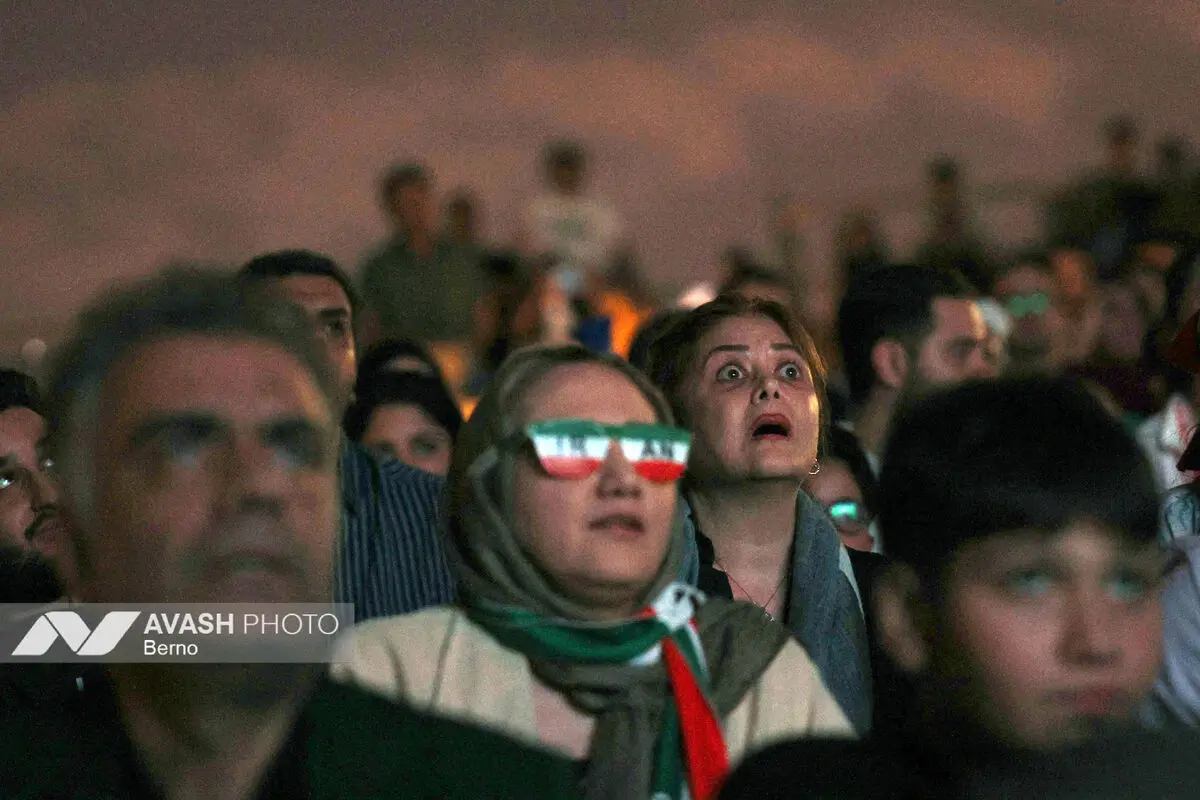 تماشای فوتبال ایران – بلژیک در باغ کتاب تهران