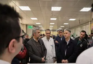 عیادت از مجروحان حوادث اخیر در بیمارستان