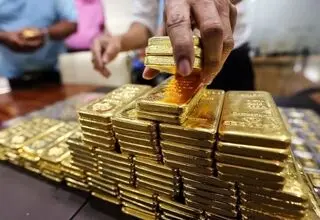 سقوط قیمت طلا در بازار جهانی به زیر کانال۴ هزار و ۷۰۰ دلار