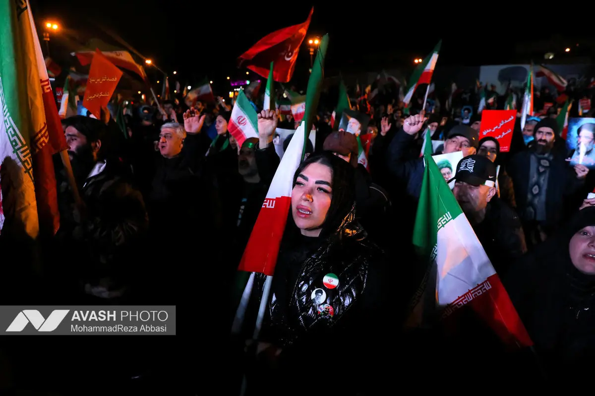 هفتمین شب تجمع مردم تهران در سوگ رهبر شهید